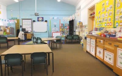 Schools in UK to shut from Friday