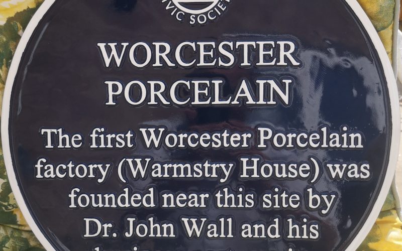 Blue Plaque unveiling on riverside marks the first site of Worcester porcelain production