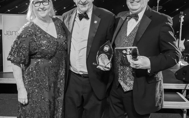 WORCESTERSHIRE AMBASSADORS REWARD PHOTOGRAPHER MIKE HENLEY